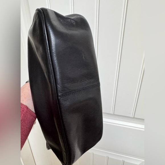 Liz Claiborne Black Leather Shoulder Purse with Copper Grommet Detail. - Picture 5 of 11